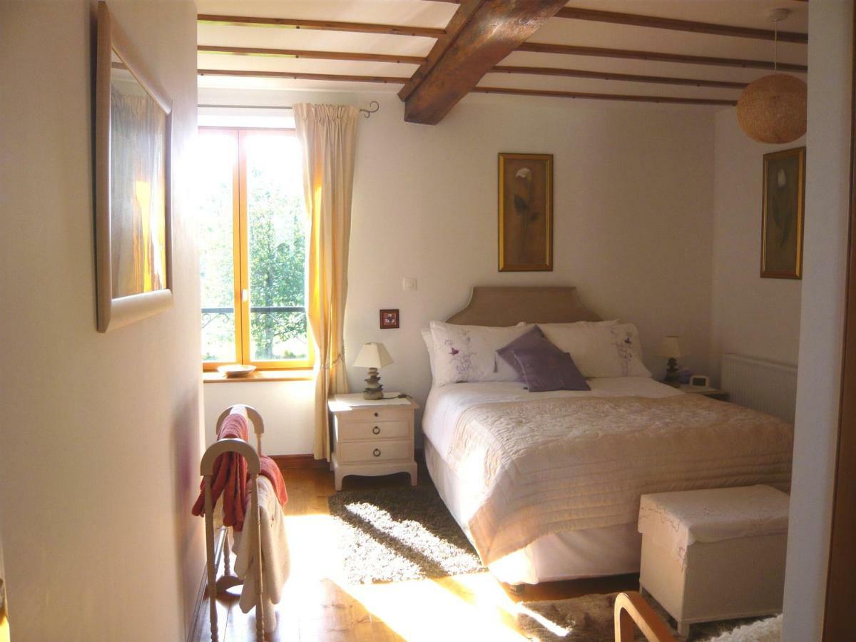Le Rocher B&B Yvrandes Extérieur photo