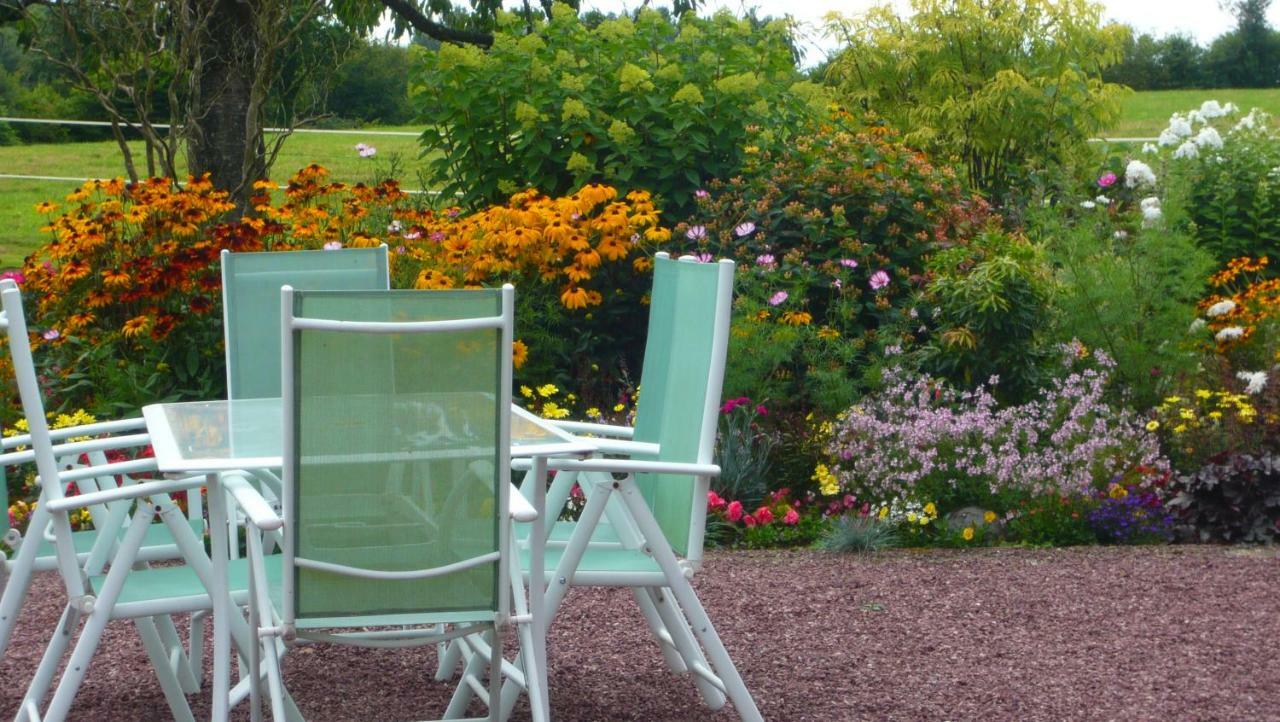 Le Rocher B&B Yvrandes Extérieur photo